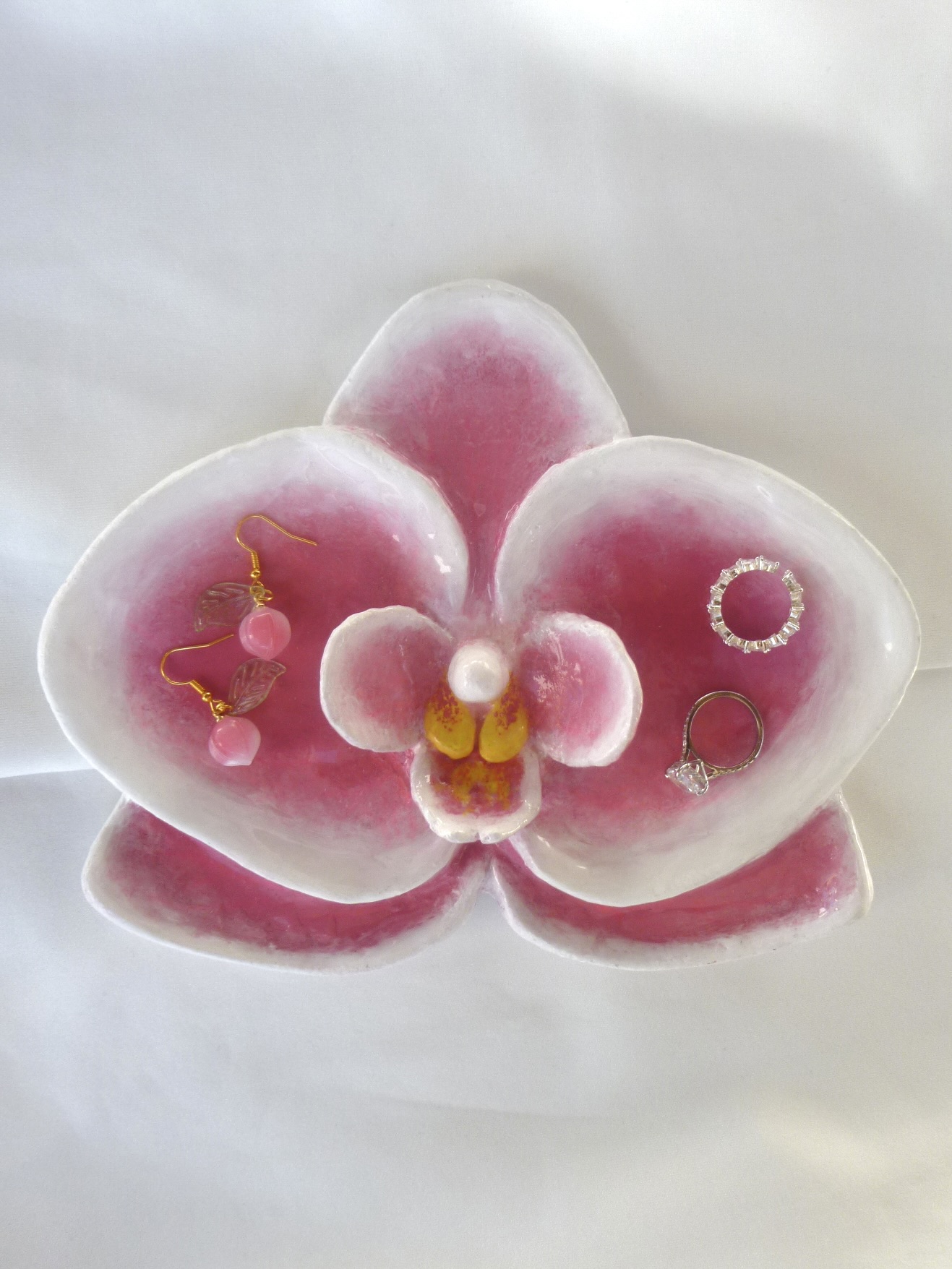 Orchideen-Schmuckteller von Seraphyshop mit Schmuck